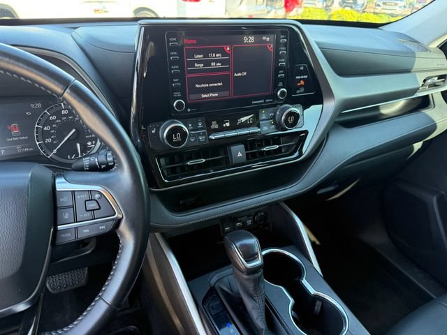 Used 2020 Toyota Highlander XLE AWD/4WD image 18