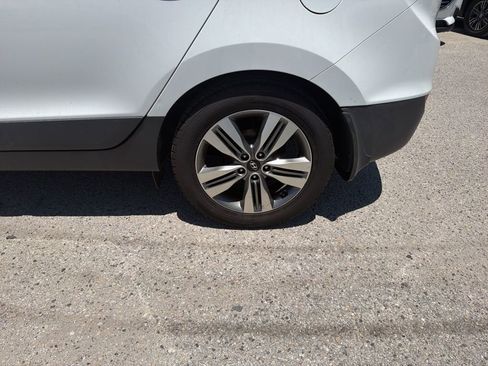 Used 2015 Hyundai Tucson Limited w/ Option Group 03 FWD image 9