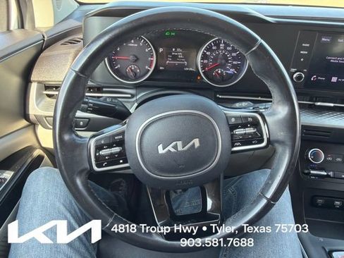Used 2022 Kia Carnival LX w/ Paint Protection Package FWD image 18