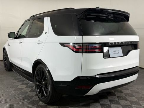 New 2026 Land Rover Discovery Dynamic SE image 4