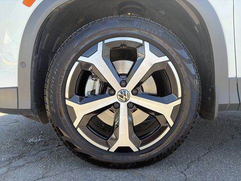 Certified 2025 Volkswagen Tiguan SE AWD/4WD image 14