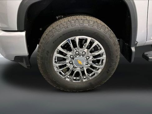 Used 2021 Chevrolet Silverado 2500 High Country AWD/4WD image 31
