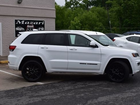 Used 2018 Jeep Grand Cherokee Altitude AWD/4WD image 4