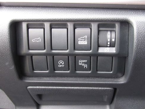 Used 2019 Subaru Forester Premium AWD/4WD image 32