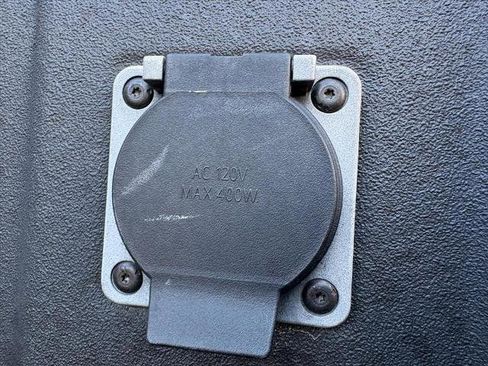 Certified 2024 GMC Canyon Denali image 22