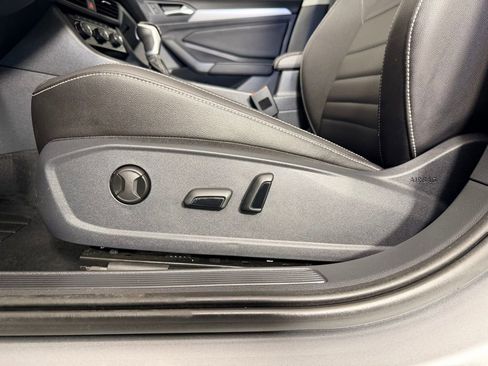 Used 2023 Volkswagen Jetta SE image 26