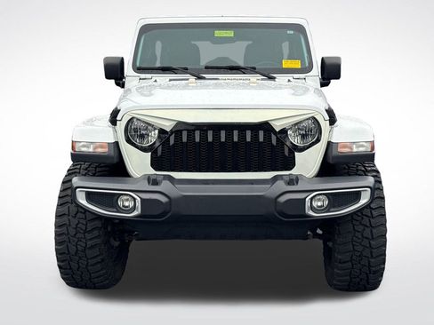 Used 2019 Jeep Wrangler Unlimited Sahara w/ Uconnect 4C Nav & Sound Group AWD/4WD image 3