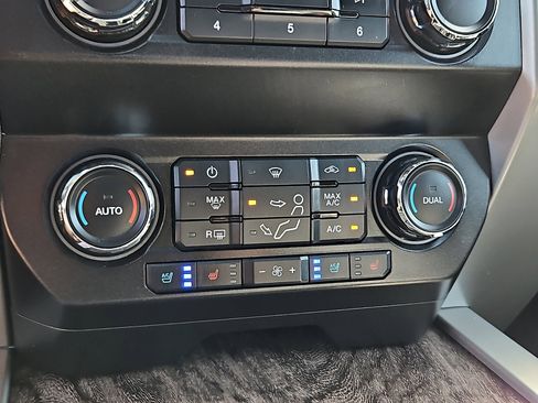 Used 2019 Ford F350 Lariat w/ Lariat Ultimate Package AWD/4WD image 17