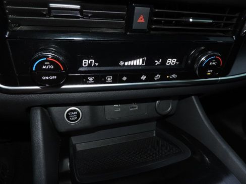 Used 2023 Nissan Rogue SV image 22