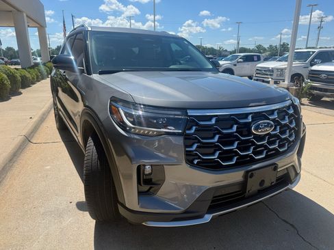 Used 2025 Ford Explorer Platinum w/ Ultimate Package AWD/4WD image 4