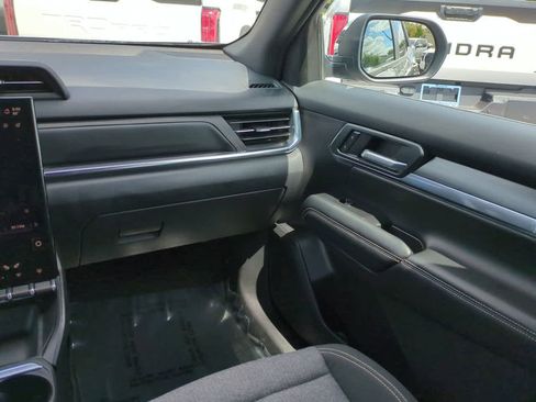 Used 2025 GMC Terrain Elevation AWD/4WD image 16