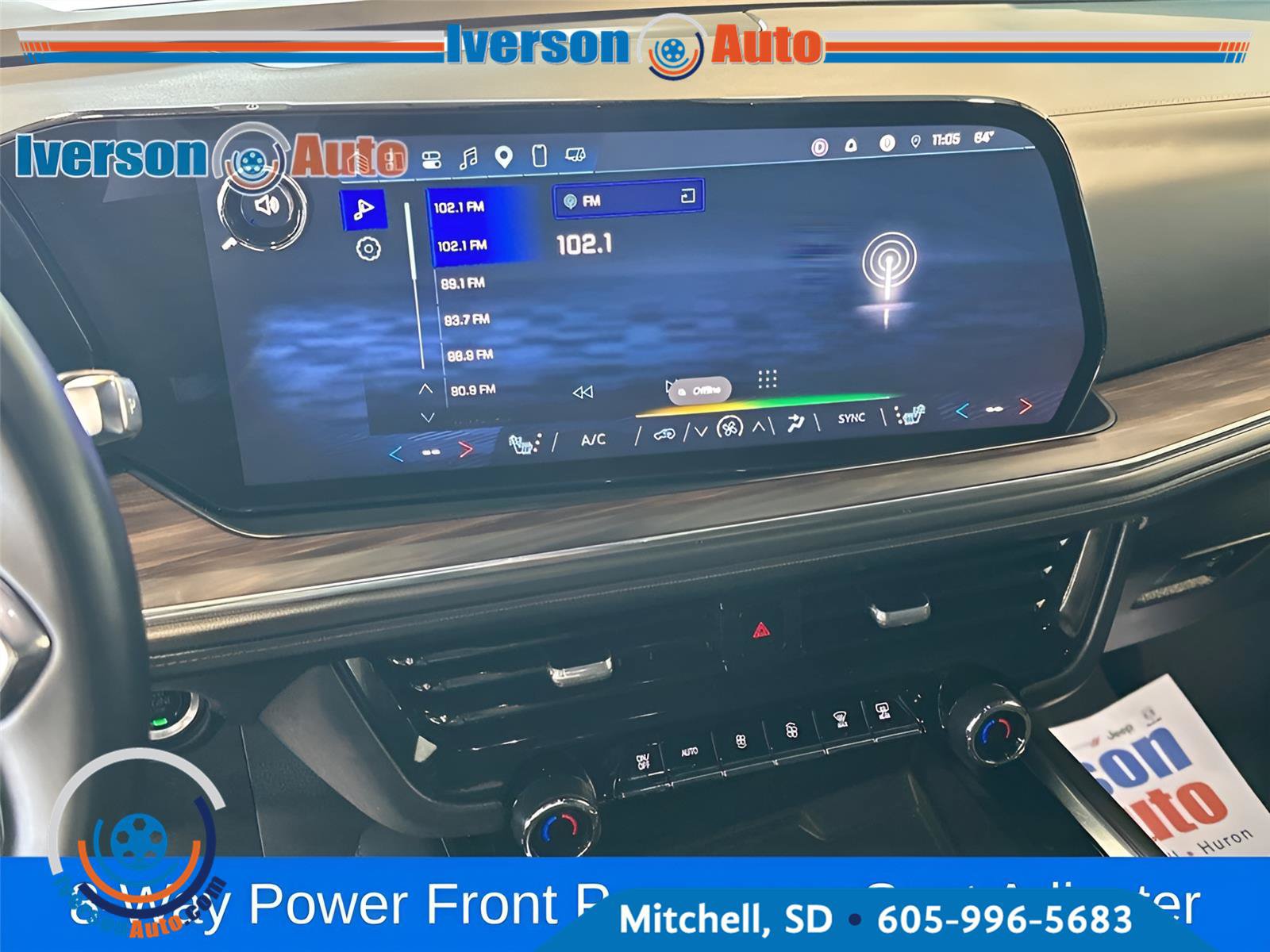 Used 2025 Chevrolet Suburban Z71 AWD/4WD image 21