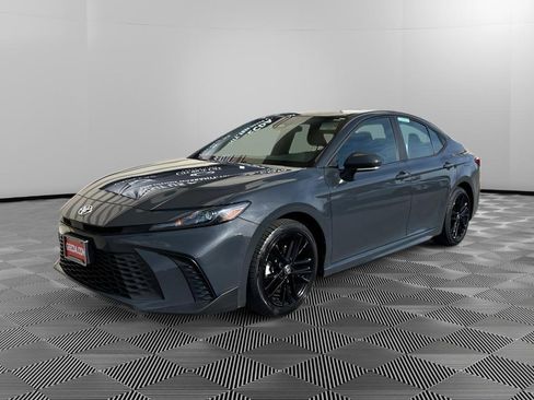 Used 2025 Toyota Camry SE AWD/4WD image 1