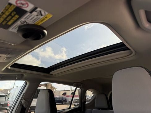 Used 2018 Toyota RAV4 XLE FWD image 23