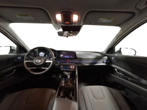 Used 2024 Hyundai Elantra SEL w/ Convenience Package image 17