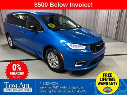 New 2026 Chrysler Pacifica Select