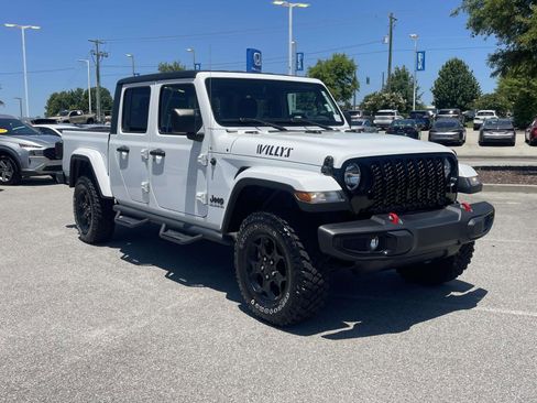 Used 2023 Jeep Gladiator Sport AWD/4WD image 1