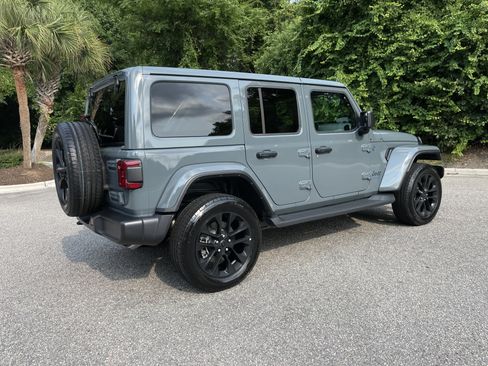 Used 2025 Jeep Wrangler Unlimited Sahara AWD/4WD image 9