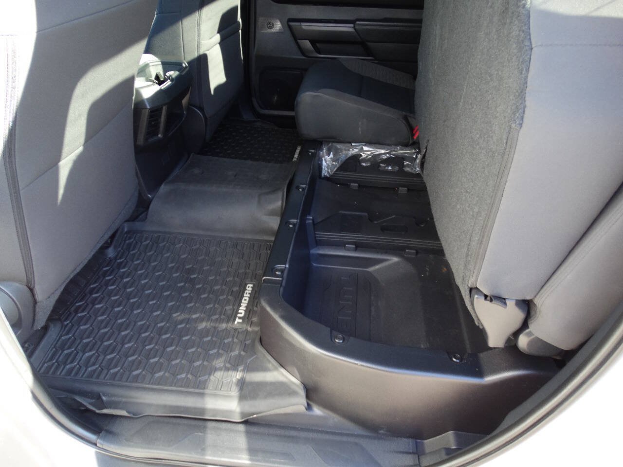 Used 2022 Toyota Tundra 4x4 CrewMax SR image 31
