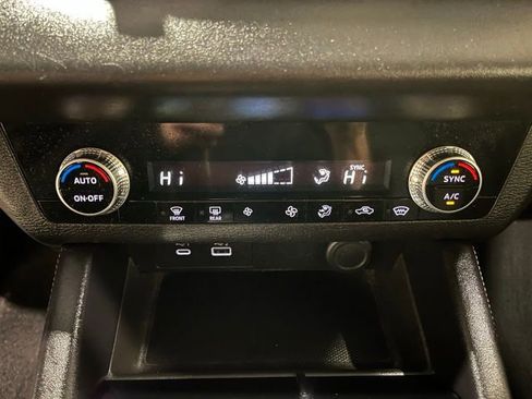 Used 2022 Mitsubishi Outlander ES image 35