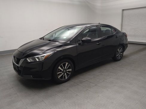 Used 2021 Nissan Versa SV FWD image 2