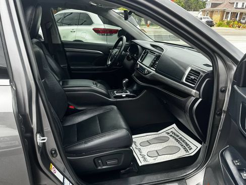 Used 2019 Toyota Highlander Limited AWD/4WD image 29