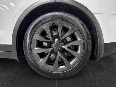 Used 2025 Tesla Model X image 32