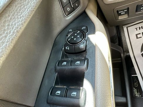 Used 2018 Ford Expedition XLT w/ Equipment Group 202A AWD/4WD image 12