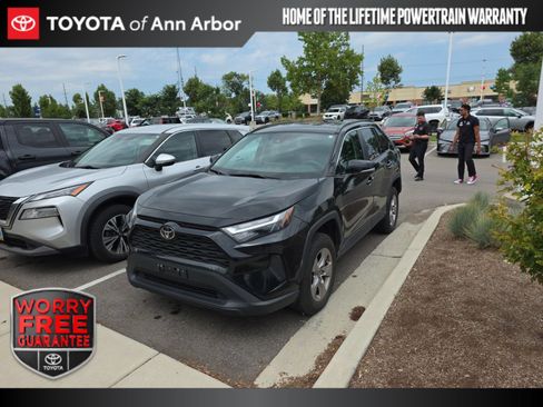 Used 2022 Toyota RAV4 XLE AWD/4WD image 1