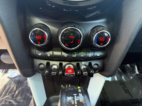 Used 2015 MINI Cooper S image 18