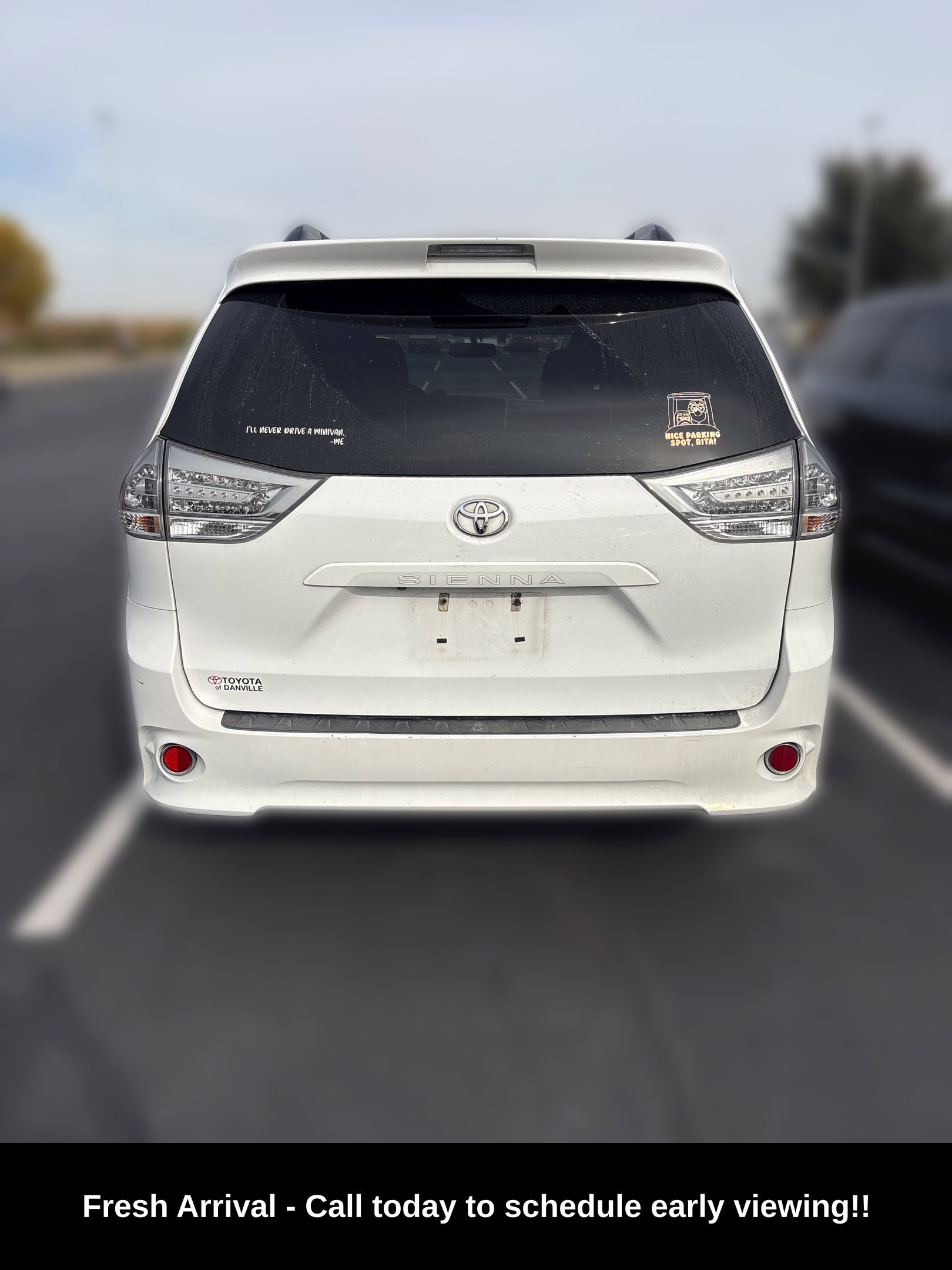 Used 2017 Toyota Sienna SE Premium FWD image 4