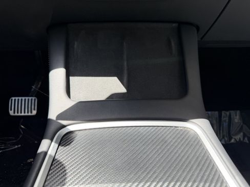 Used 2022 Tesla Model Y Long Range AWD/4WD image 28