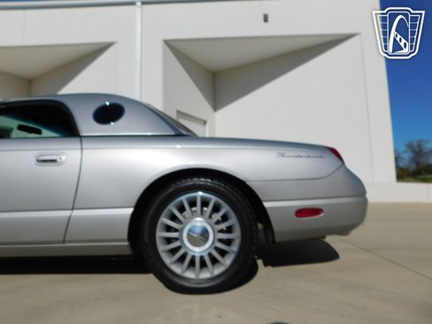 Used 2004 Ford Thunderbird image 15