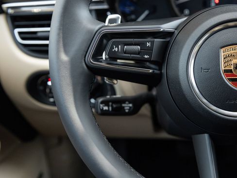Certified 2026 Porsche Macan AWD/4WD image 15
