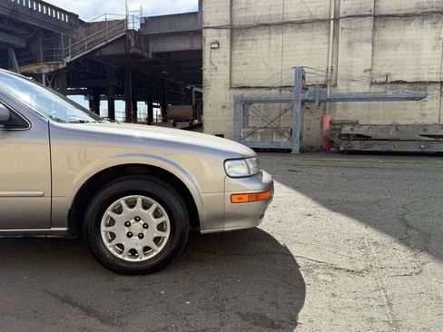 Used 1998 Nissan Maxima GXE FWD image 23