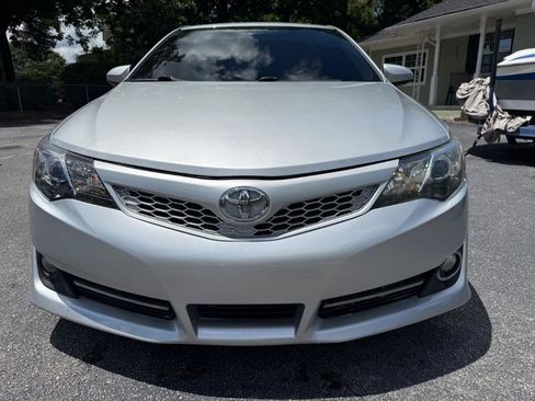 Used 2012 Toyota Camry SE w/ Leather Pkg FWD image 4
