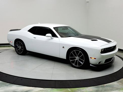Used 2018 Dodge Challenger R/T Scat Pack RWD image 3