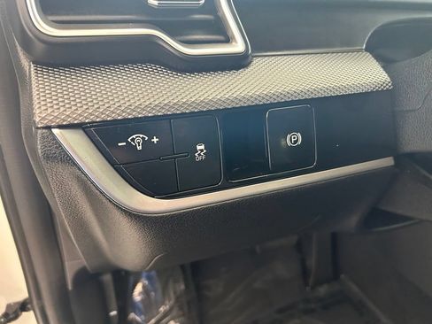Used 2024 Kia Sportage LX FWD image 37