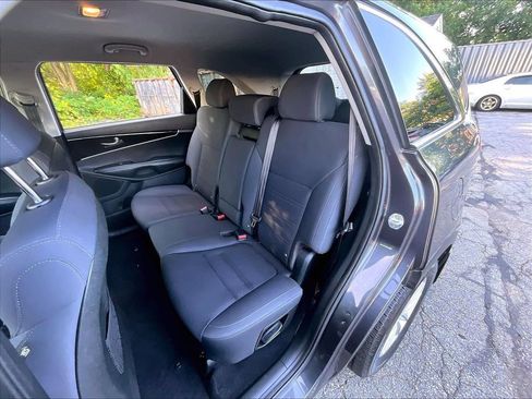 Used 2019 Kia Sorento AWD image 14