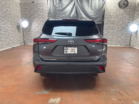 Used 2023 Toyota Highlander XLE FWD image 6