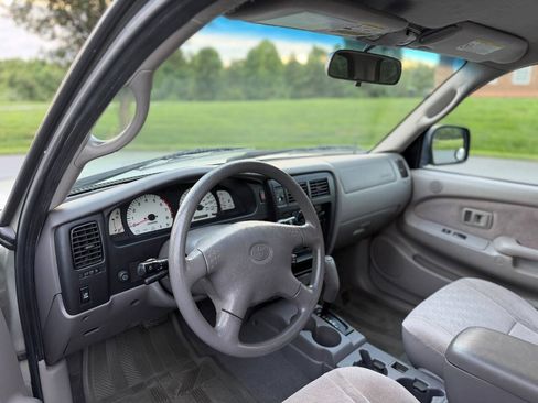 Used 2003 Toyota Tacoma PreRunner RWD image 12