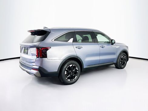 Used 2024 Kia Sorento S image 9