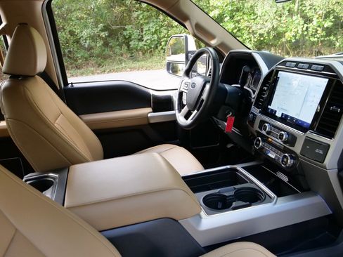 Used 2022 Ford F250 Lariat w/ Tremor Off-Road Package image 7