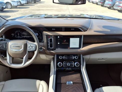 Used 2022 GMC Yukon XL Denali RWD image 7
