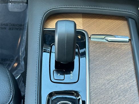 Certified 2025 Volvo XC90 B6 Plus AWD/4WD image 25