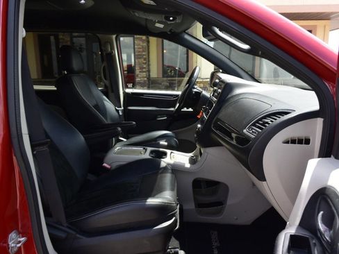 Used 2015 Dodge Grand Caravan SXT image 53