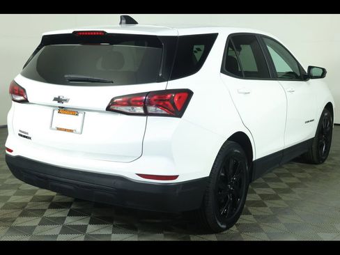 Used 2023 Chevrolet Equinox LS w/ LS Convenience Package image 2