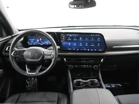 Used 2025 Chevrolet Traverse LT w/ Midnight/Sport Edition AWD/4WD image 17