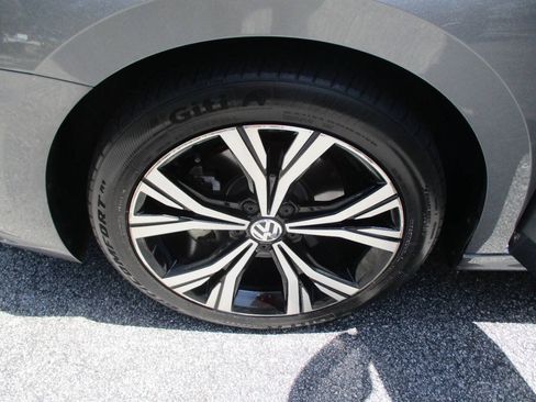 Used 2022 Volkswagen Passat 2.0T SE FWD image 30