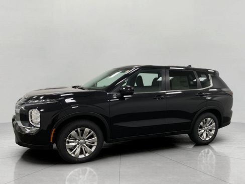 New 2026 Mitsubishi Outlander ES image 7